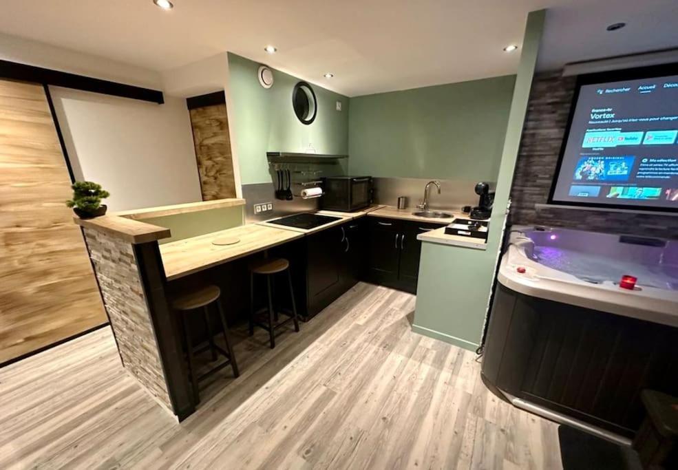 Apartment Room/jacuzzi *